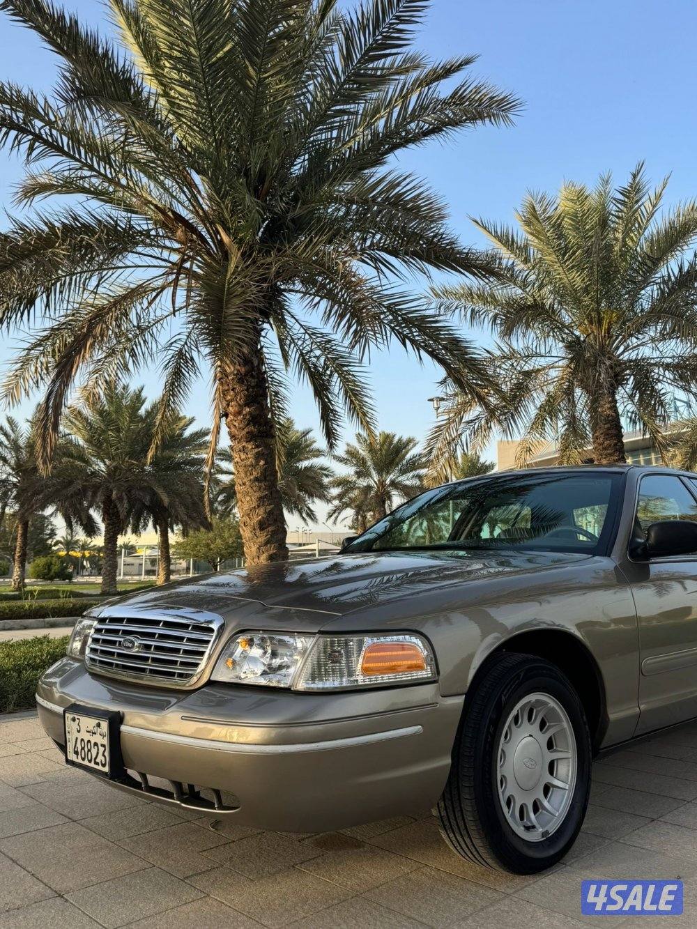 للبيع فورد فكتوريا موديل 2002 بحاله نادره13