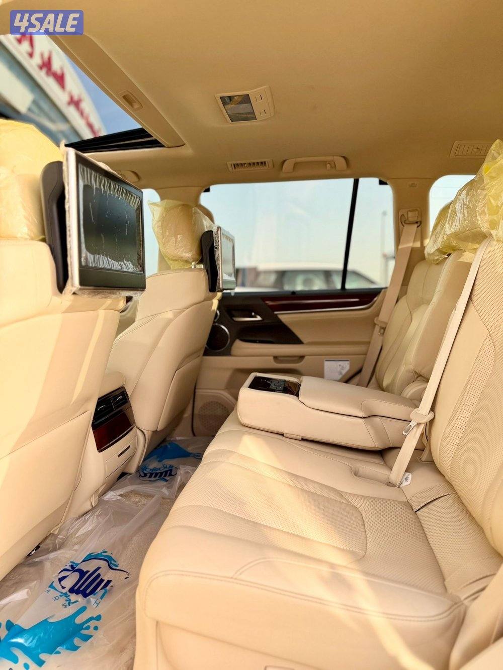 جيب لكزس 20176