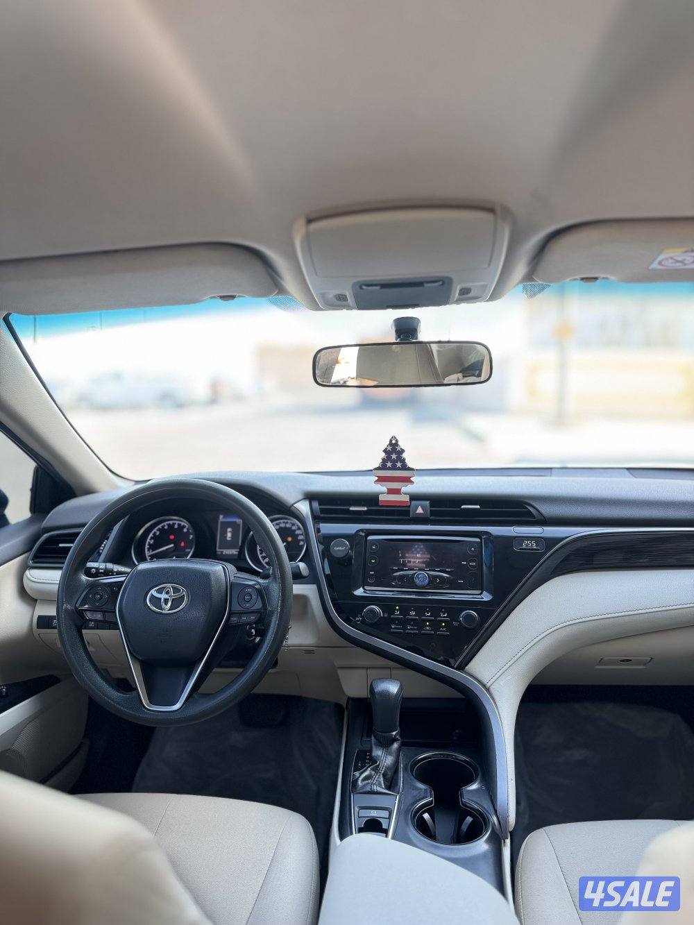 للبيع تويوتا كامري موديل 20196