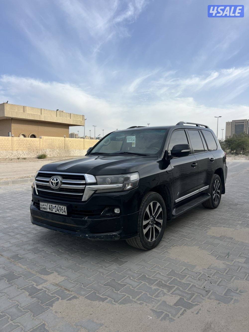 لاندكروزر 2016 GXR جلد قطعتين2