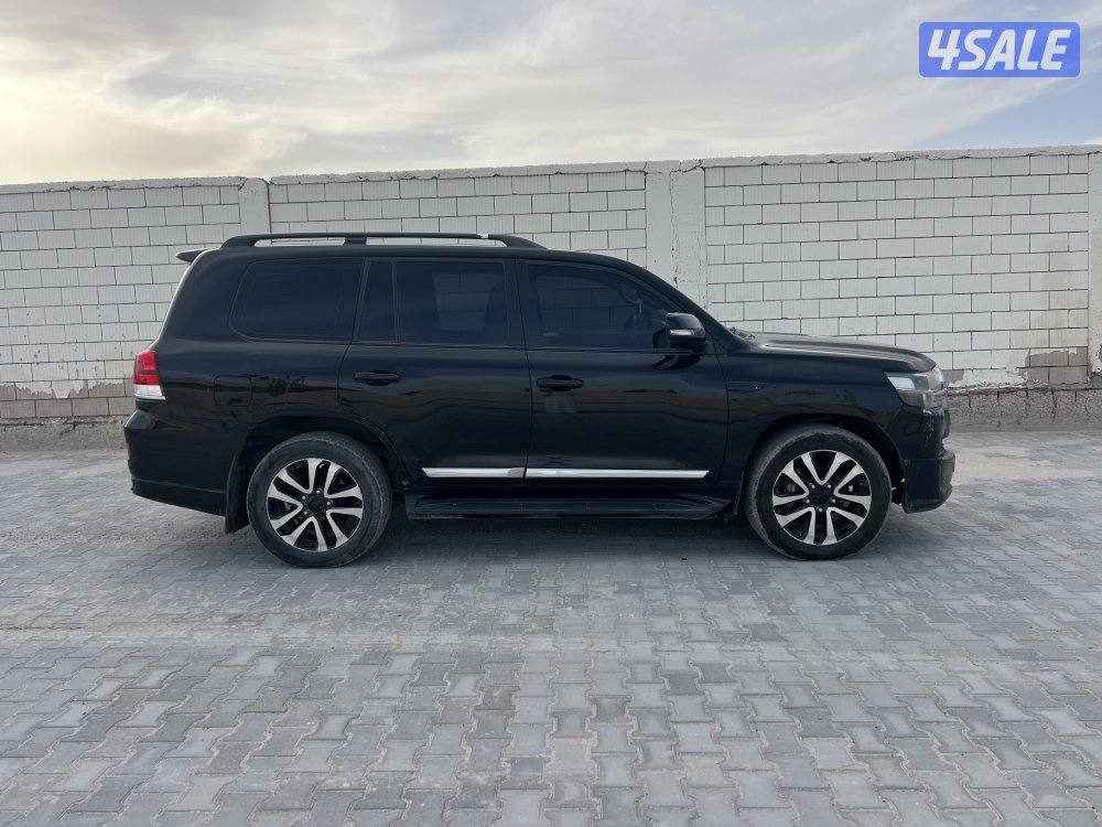 لاندكروزر 2016 GXR جلد قطعتين3