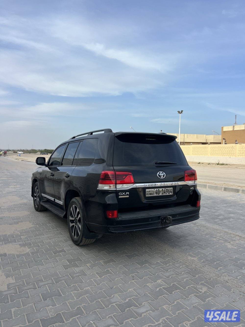لاندكروزر 2016 GXR جلد قطعتين4