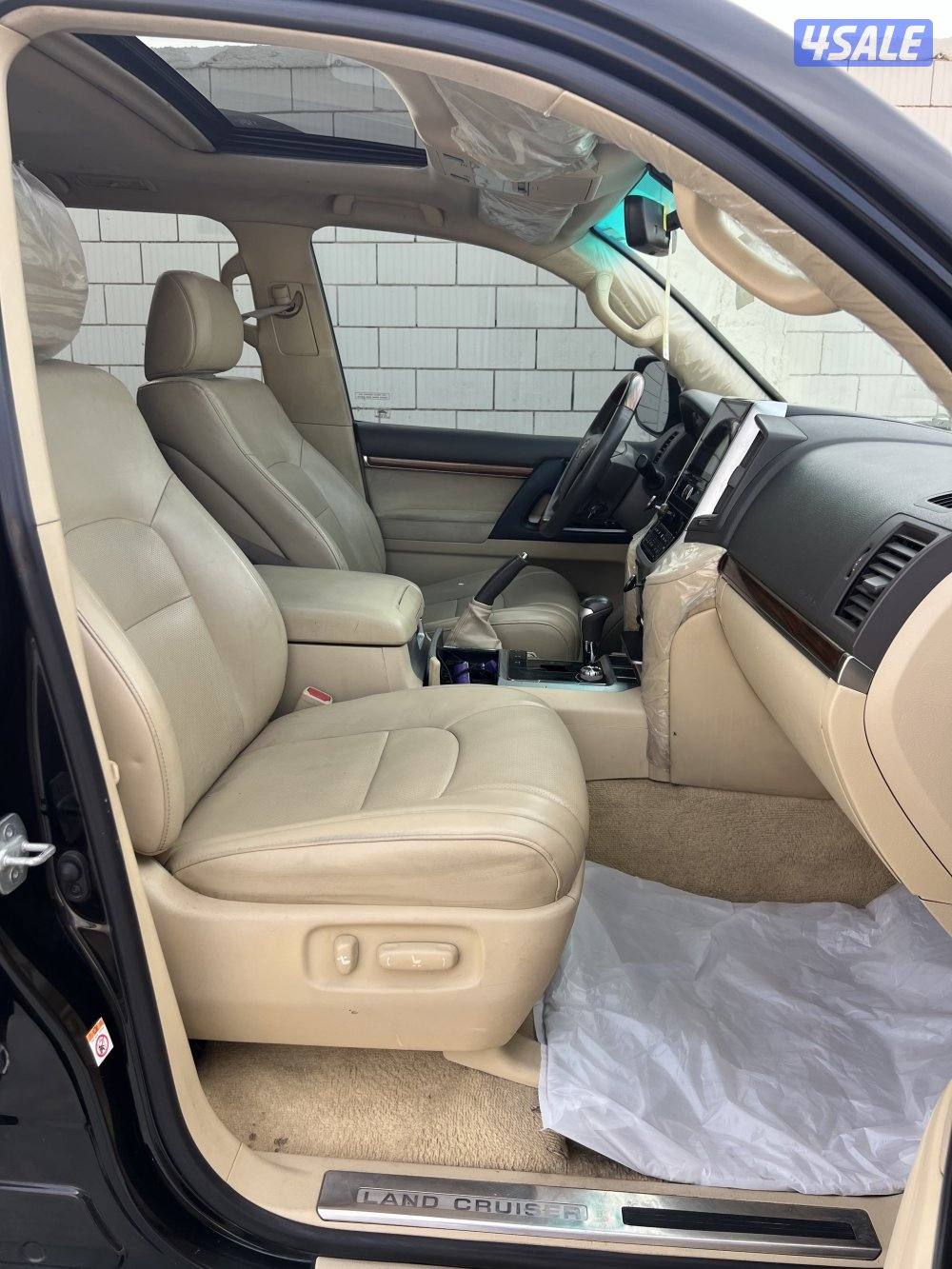 لاندكروزر 2016 GXR جلد قطعتين7