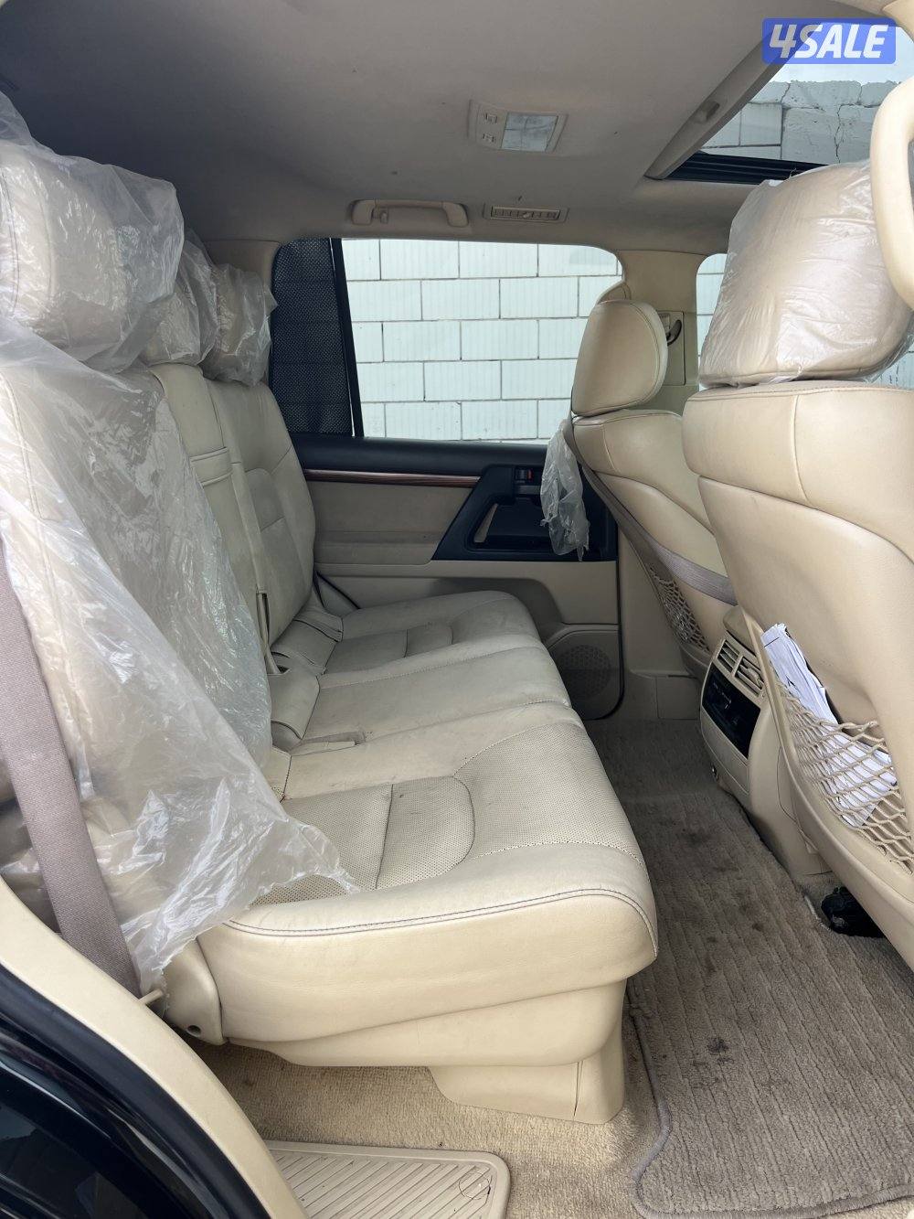 لاندكروزر 2016 GXR جلد قطعتين9