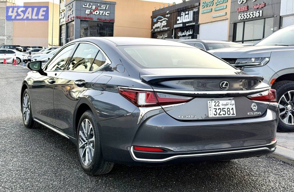 لكزس ES 250 الساير 2023 تحت الكفالة3