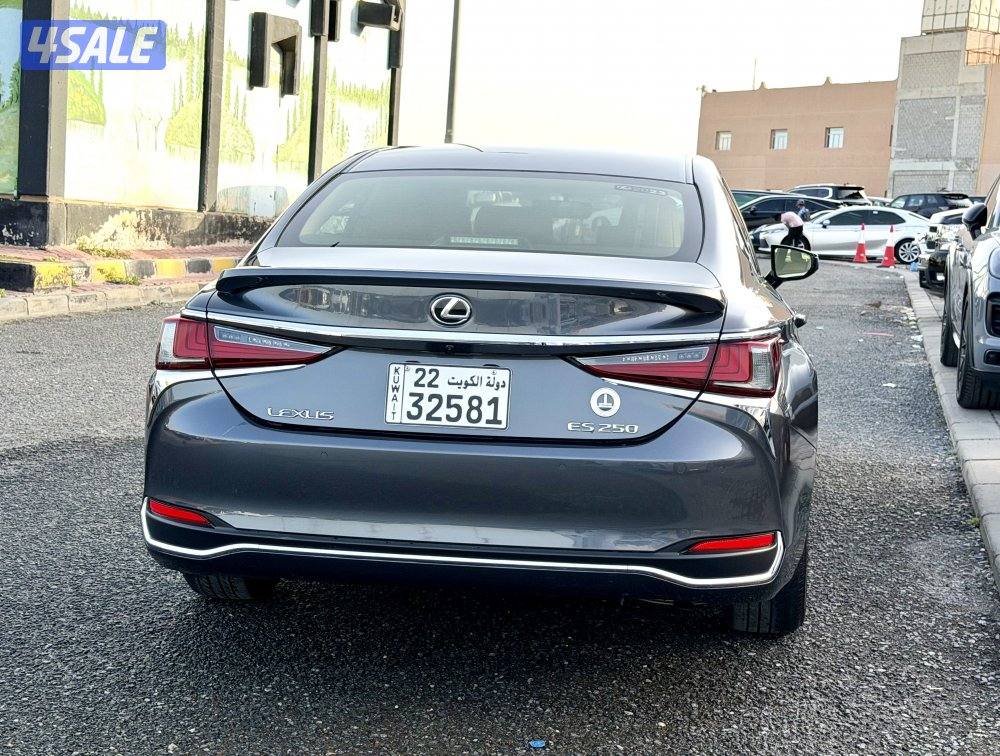 لكزس ES 250 الساير 2023 تحت الكفالة2
