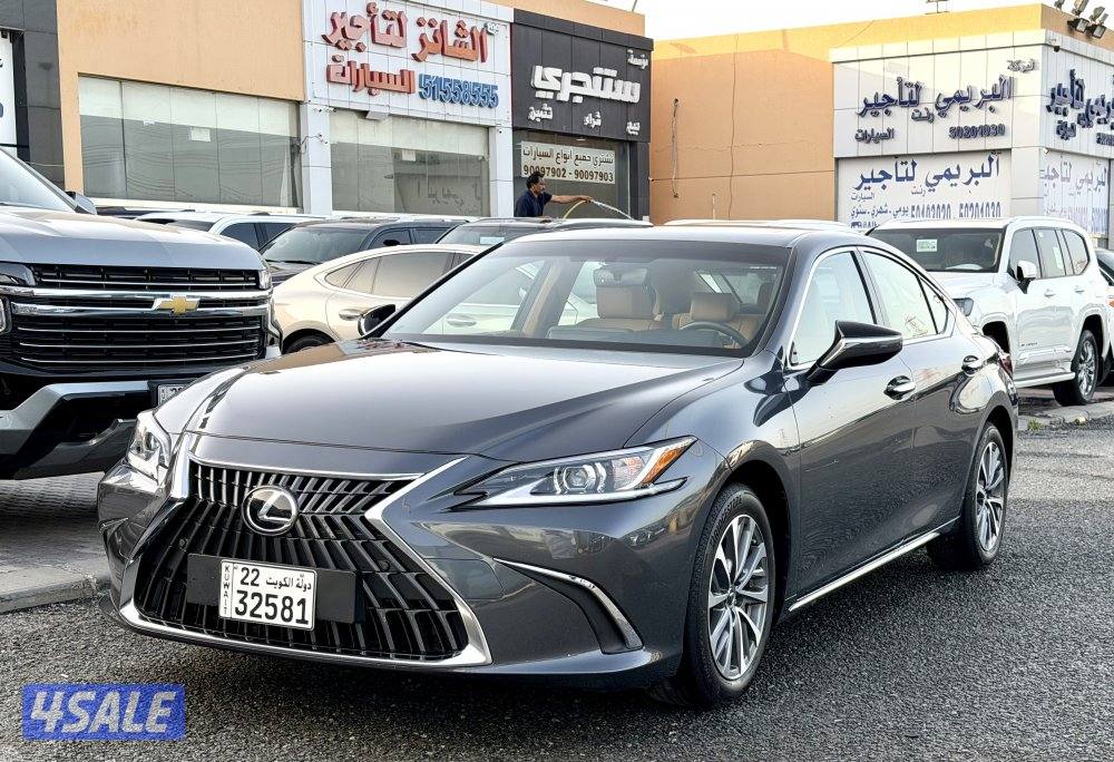 لكزس ES 250 الساير 2023 تحت الكفالة4