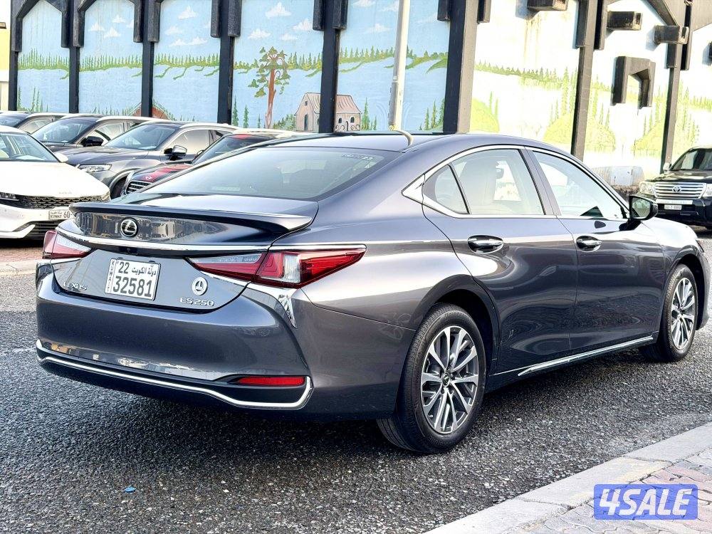 لكزس ES 250 الساير 2023 تحت الكفالة7