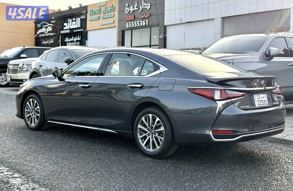لكزس ES 250 الساير 2023 تحت الكفالة8