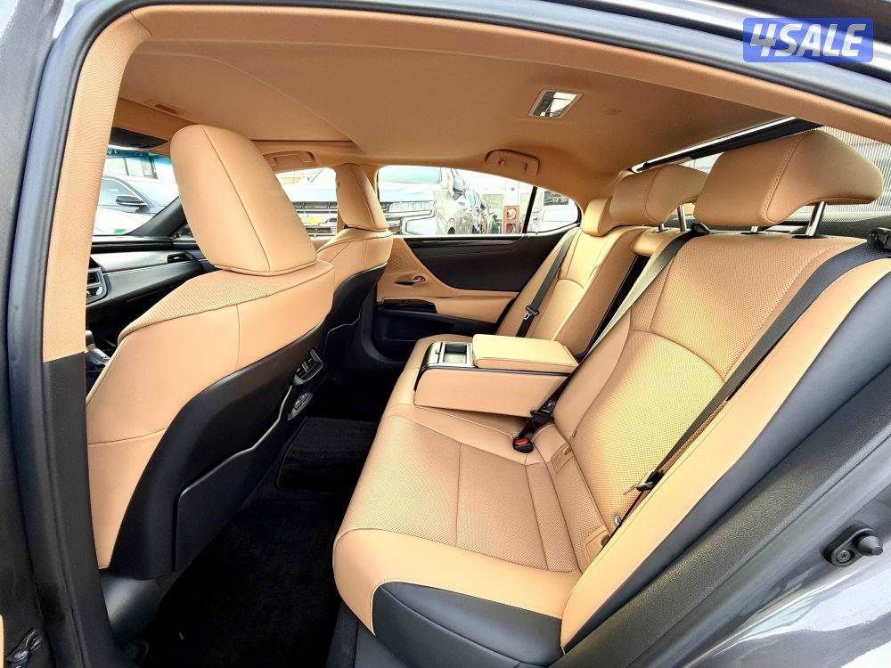 لكزس ES 250 الساير 2023 تحت الكفالة9