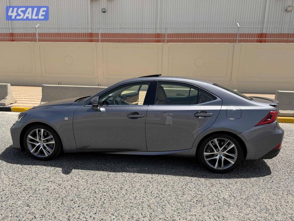 للبيع لكزس is3006