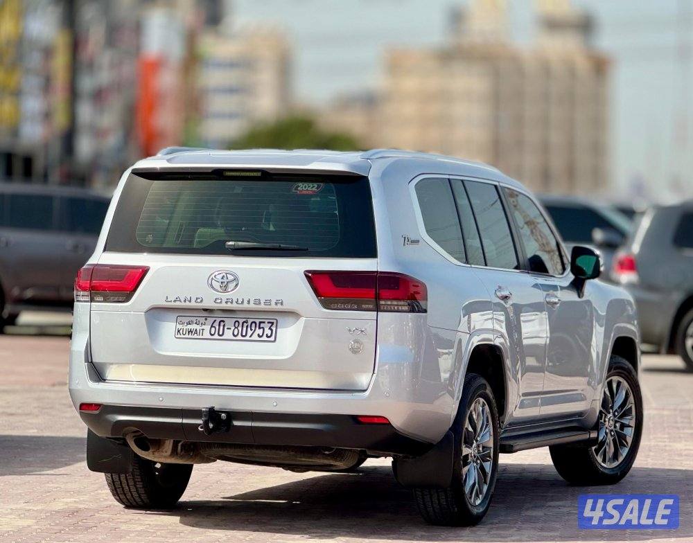 لاندكروزر 2022 VX بحالة الوكاله3