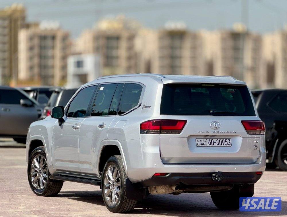 لاندكروزر 2022 VX بحالة الوكاله4