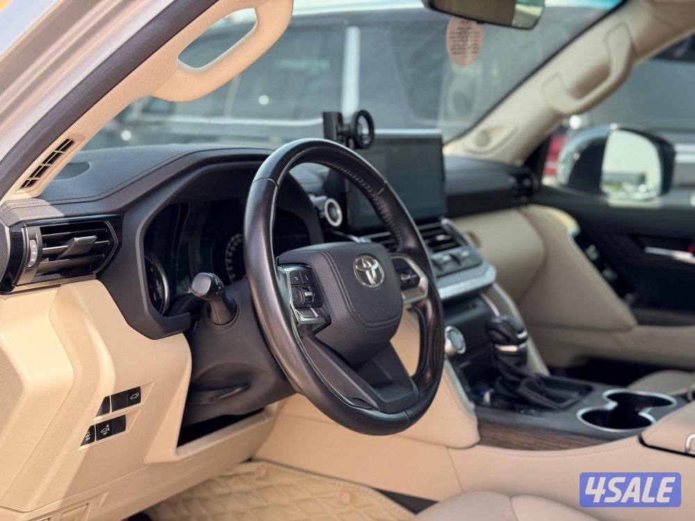 لاندكروزر 2022 VX بحالة الوكاله7