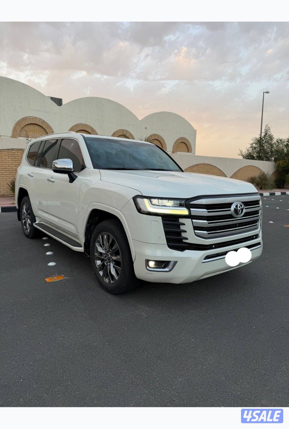 للبيع لاندكروزر vxr توين تيربو موديل 2022 ماشي 66 الف فقط0