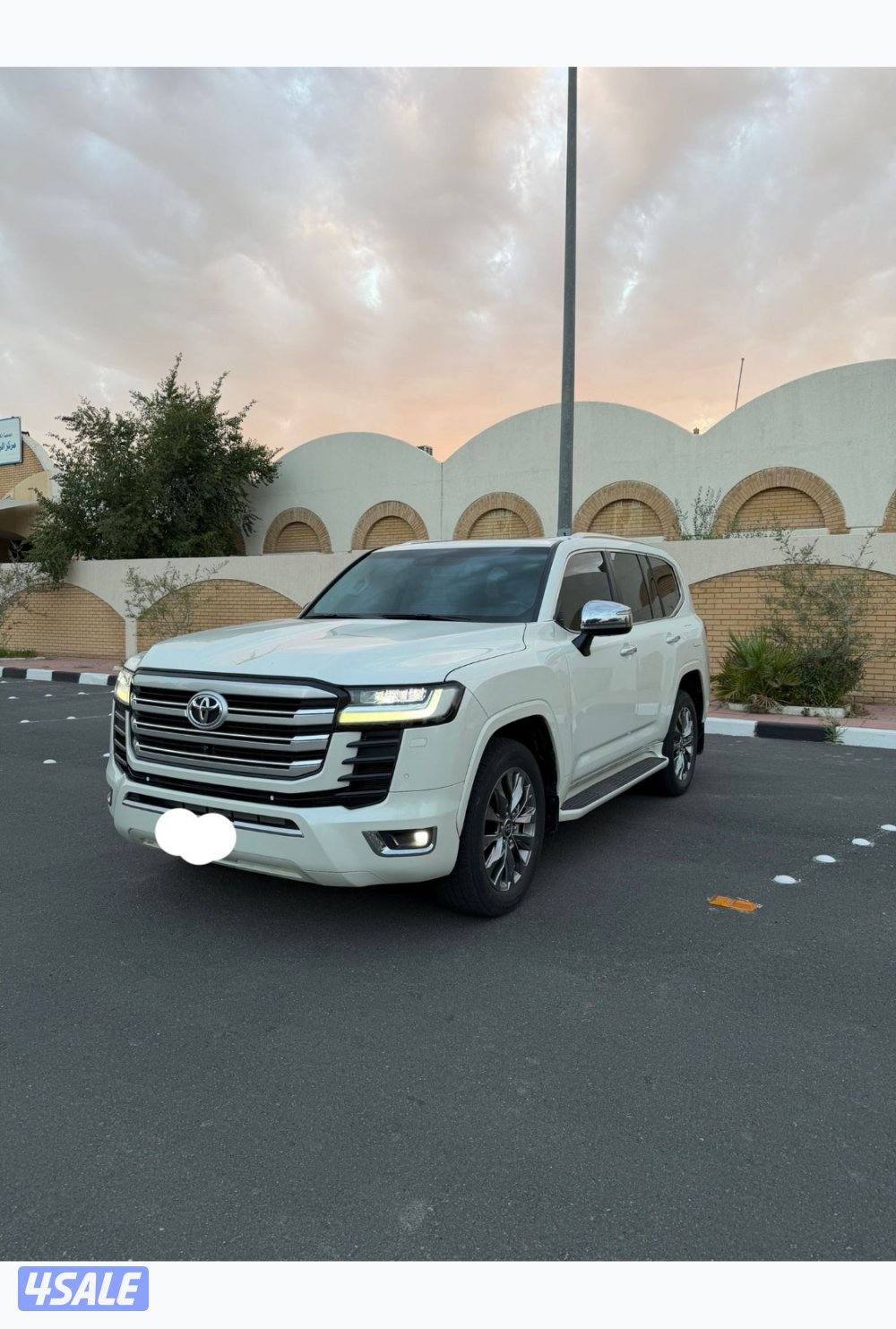 للبيع لاندكروزر vxr توين تيربو موديل 2022 ماشي 66 الف فقط1