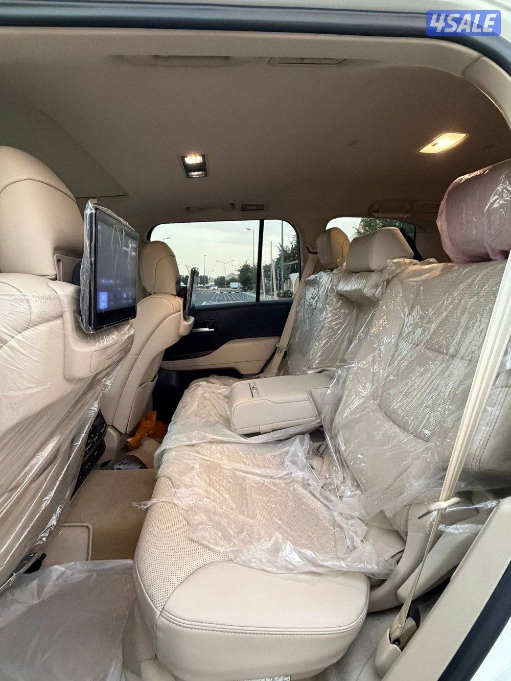 للبيع لاندكروزر vxr توين تيربو موديل 2022 ماشي 66 الف فقط4