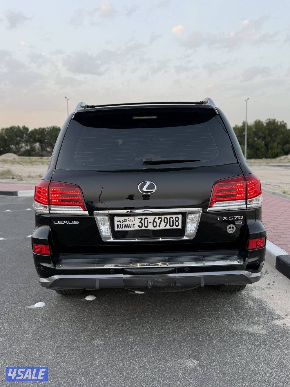 لكزس LXS وارد الساير ماشي 260 الف بحاله الوكاله7