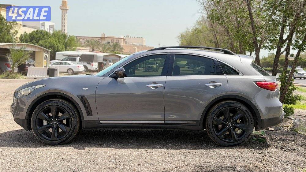 للبيع انفنتي QX701