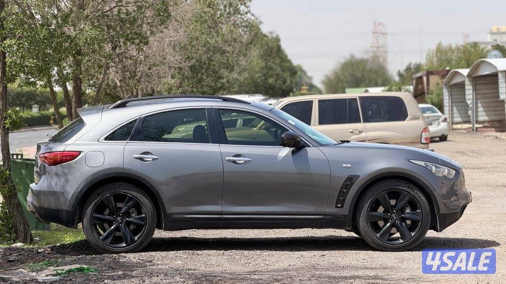 للبيع انفنتي QX702