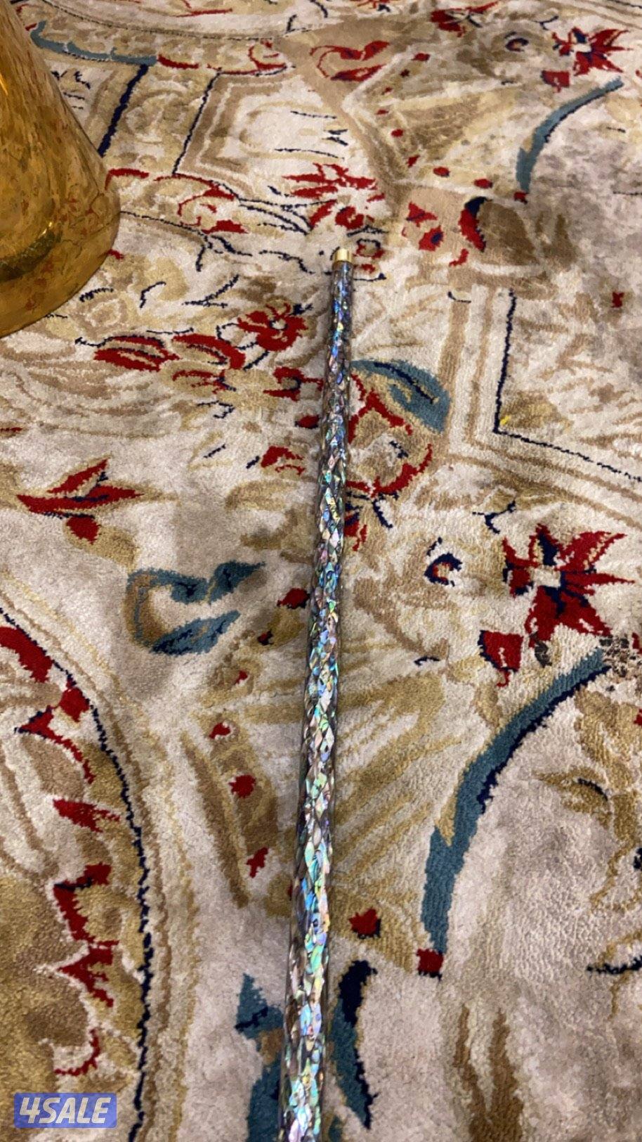 عصاية تراثية مطعّمة بالصدف والنحاس – قطعة فنية يدوية فخمة2