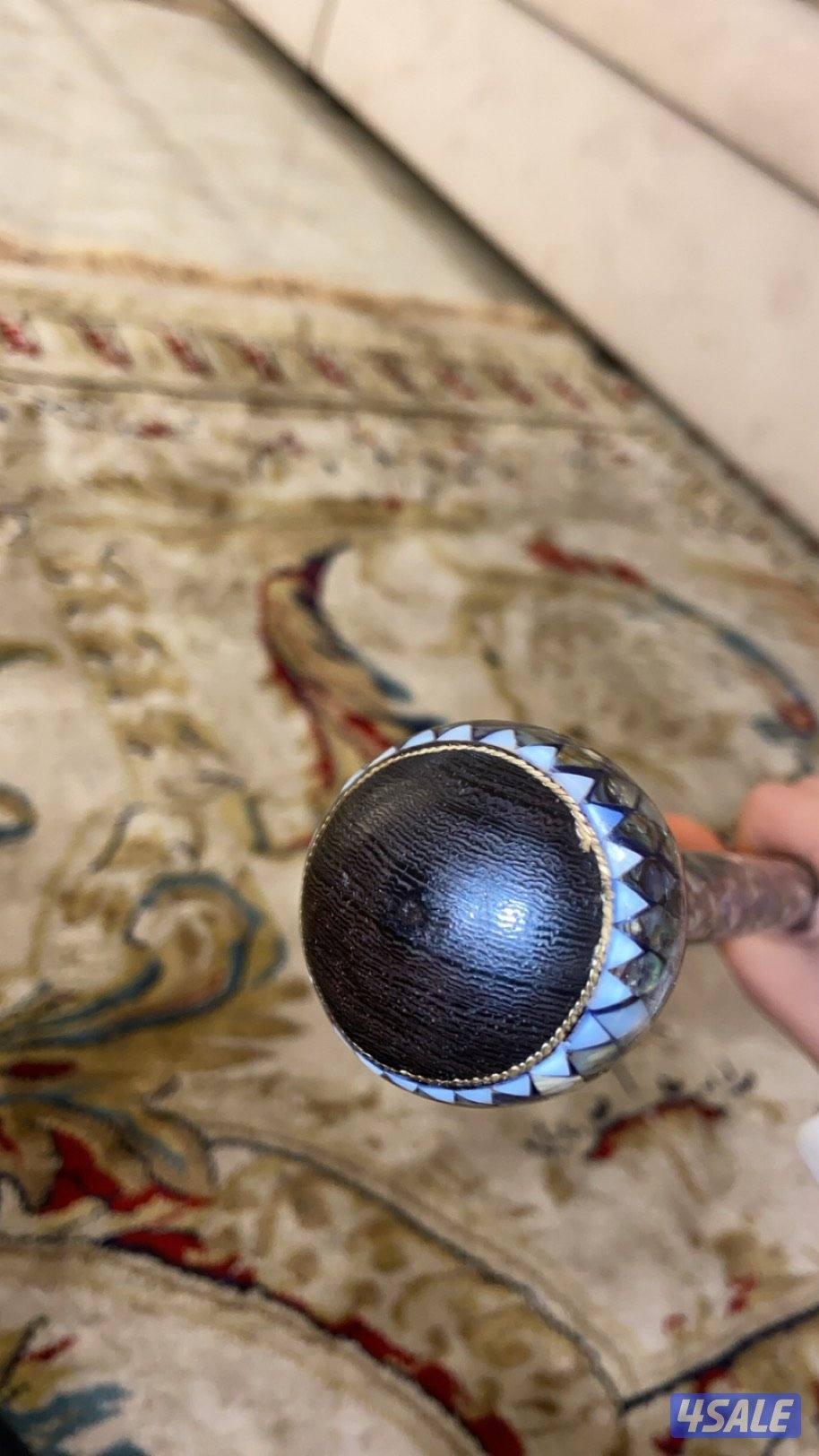 عصاية تراثية مطعّمة بالصدف والنحاس – قطعة فنية يدوية فخمة5