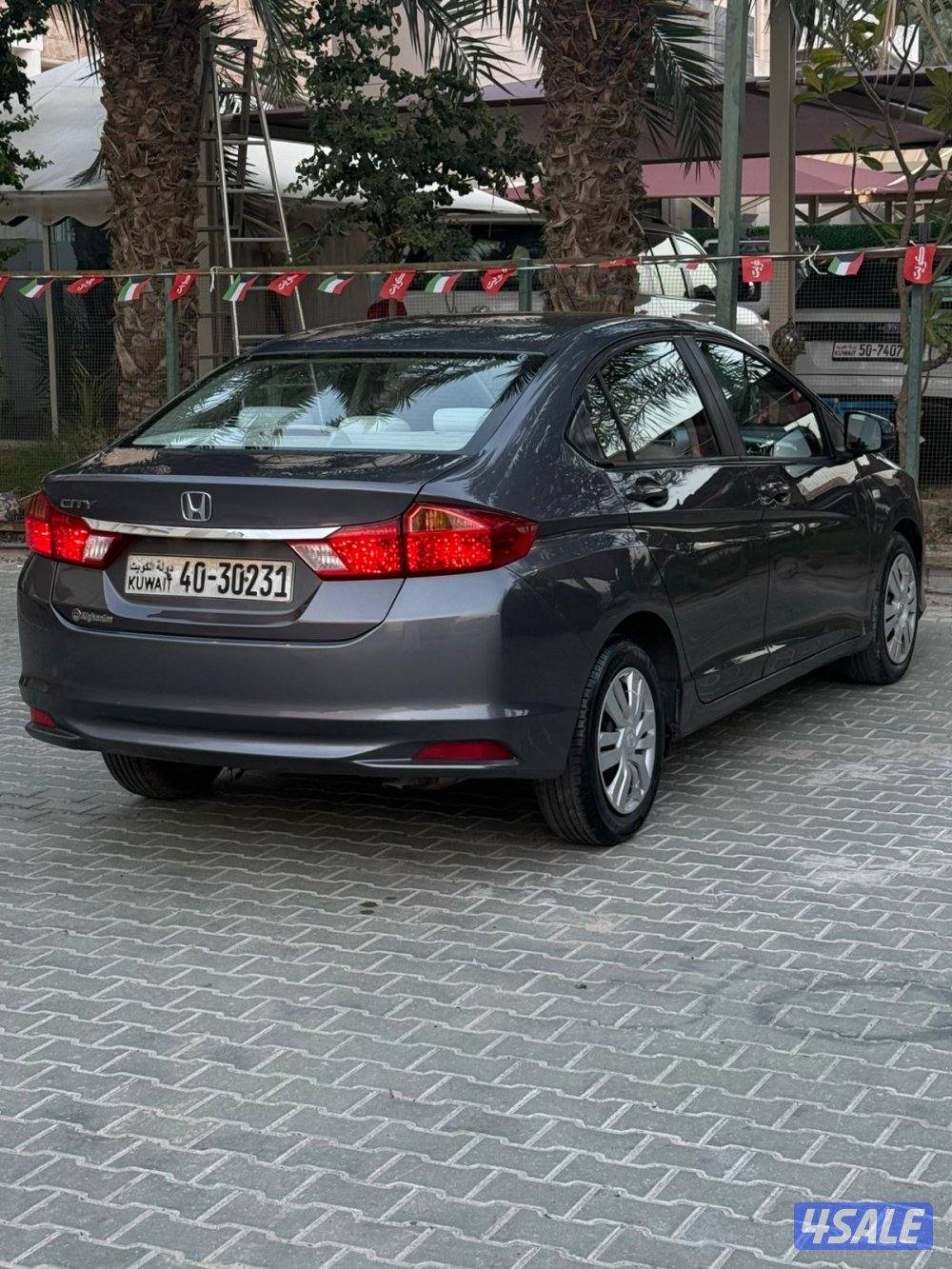 هوندا سيتي موديل 2016 ماشي ١٣٠ الف4