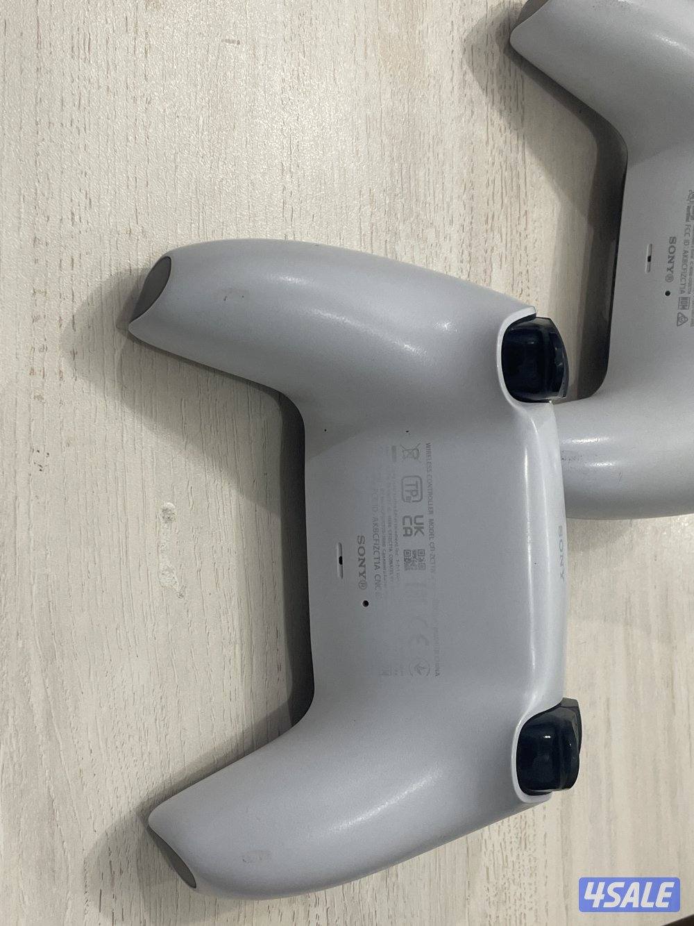 للبيع يدتين سوني 51