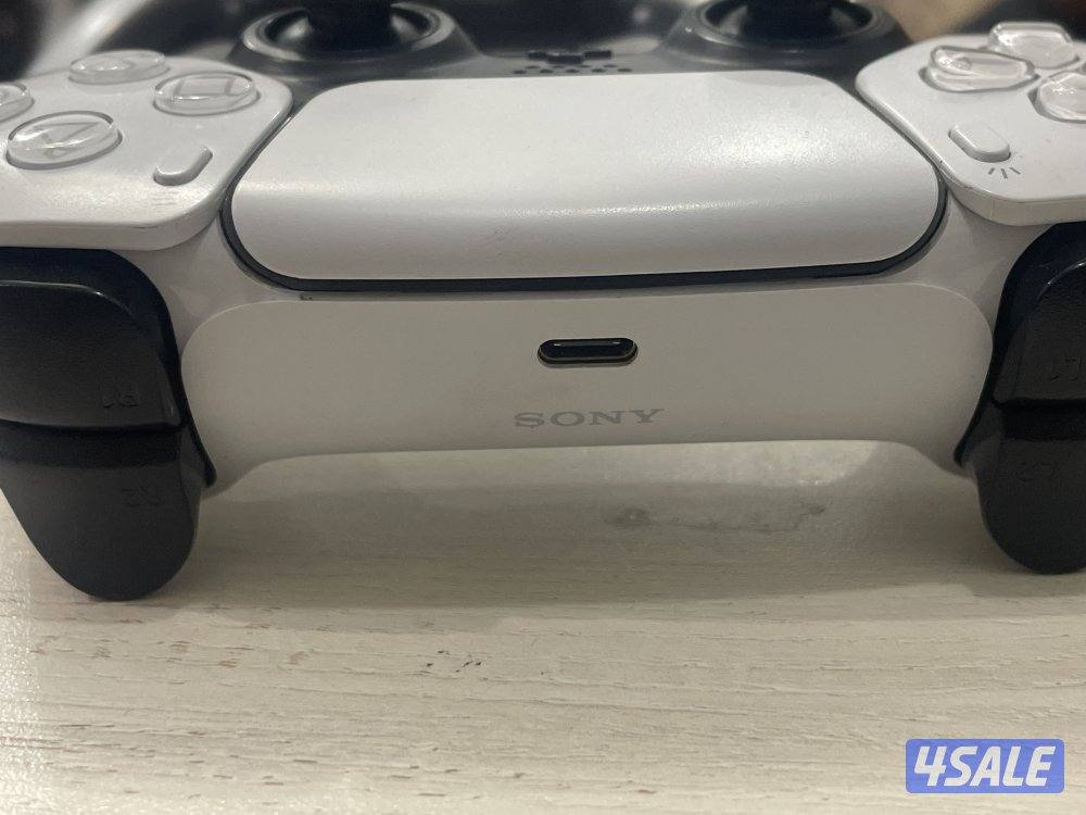 للبيع يدتين سوني 55