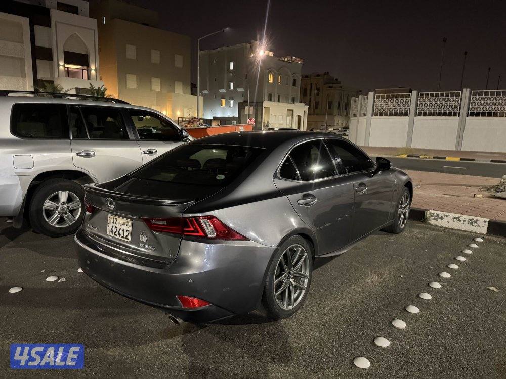 للبيع لكزس is 350  شرط الفحص قير مكينه2