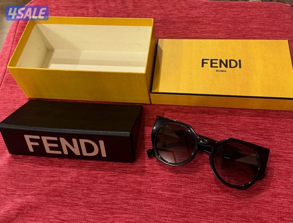 للبيع نظارة Fendi اصليه وكامله0