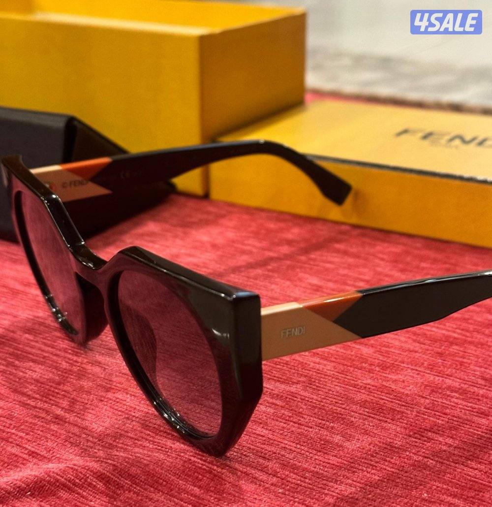 للبيع نظارة Fendi اصليه وكامله1