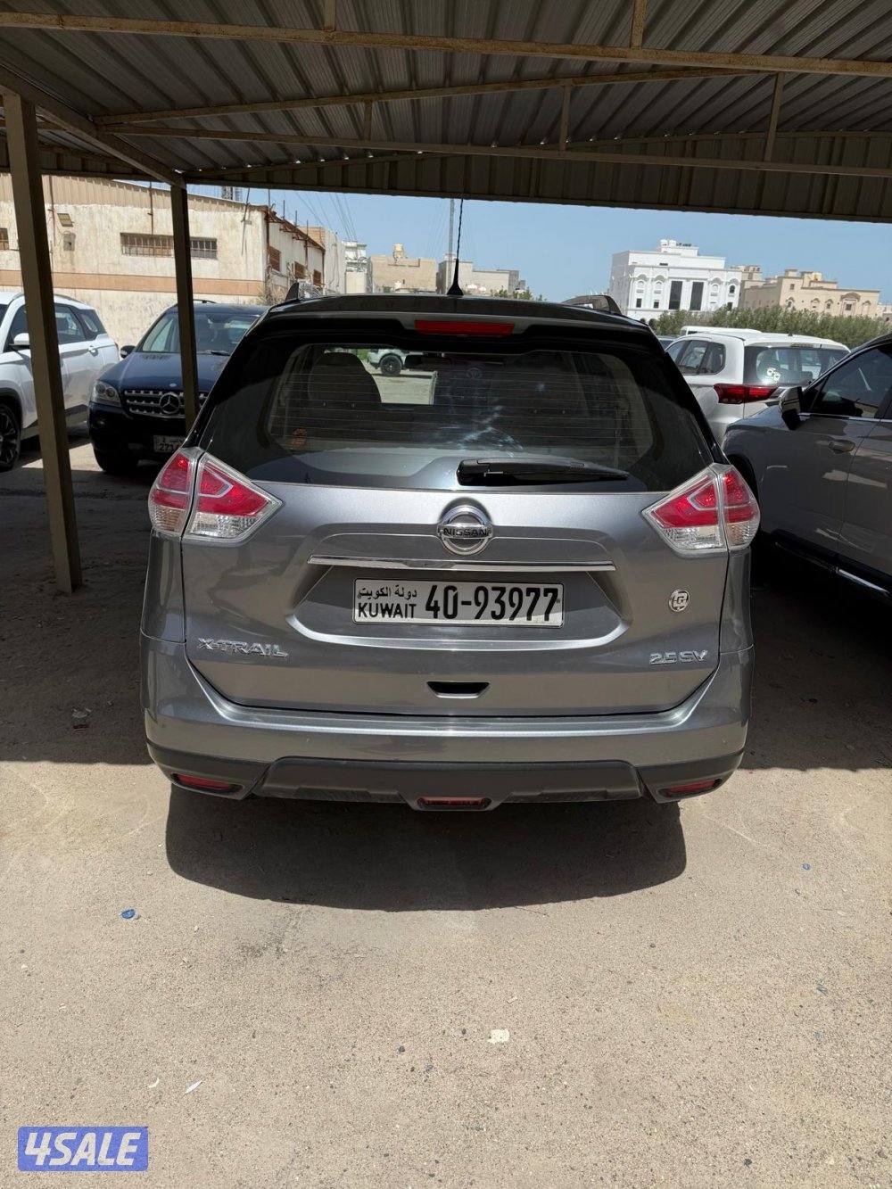 للبيع نيسان اكس تريل موديل 2017 ممشى قليل0