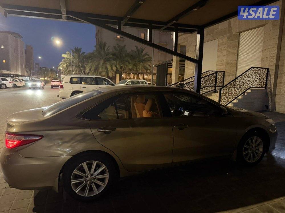 للبيع تويوتا GLX 2016 ماشيه 65 الف6