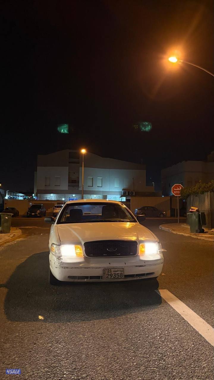 كراون فكتوريا بوليسي اصلي1