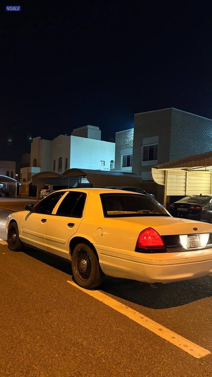 كراون فكتوريا بوليسي اصلي3