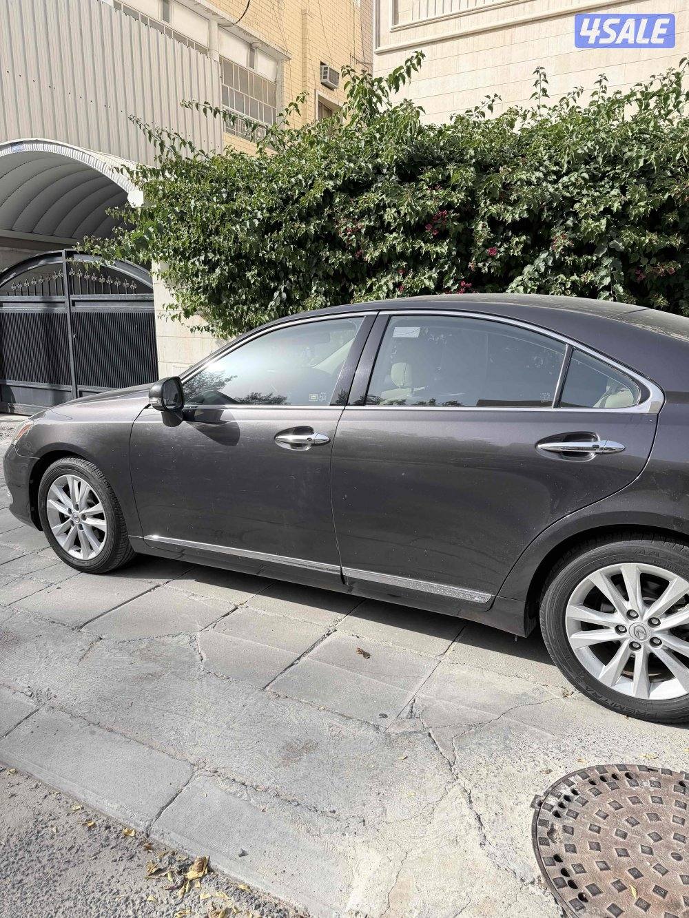 للبيع لكزس ES 350 موديل 20110