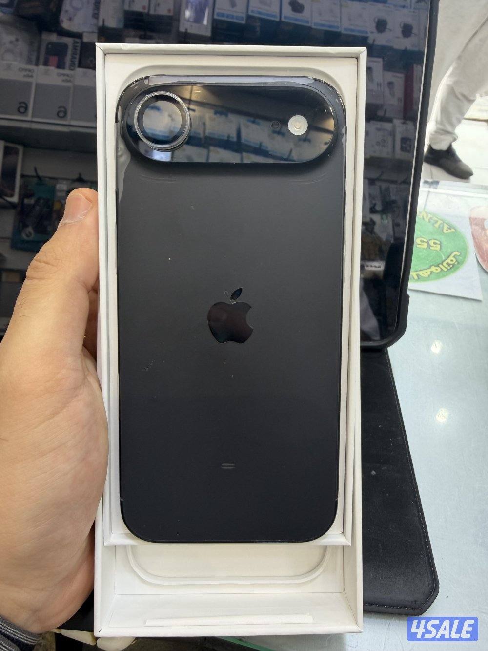 ايفون 17 اير اسود1