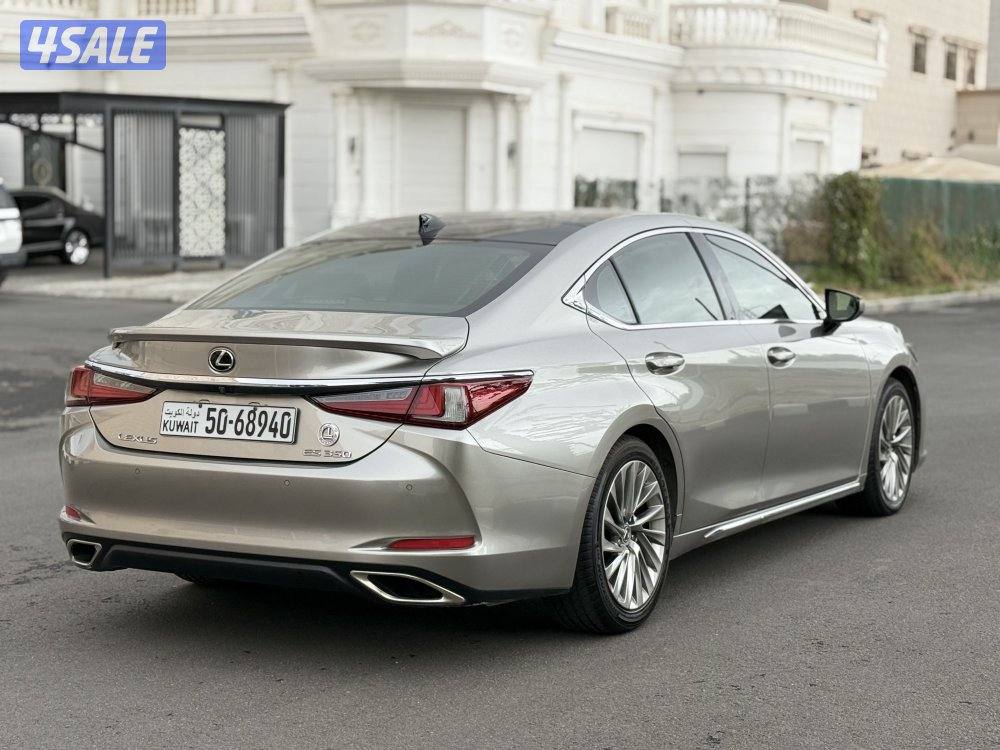 لكزس ES350 درجة الاولى موديل 2019 ماشي 97 الف صبغ الوكالة بحالة نادرة3