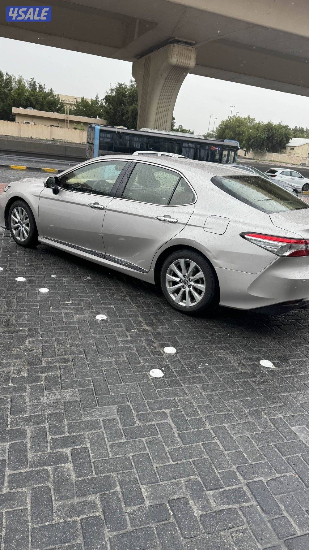 للبيع سياره كامري 2018 استخدام سيدة يوجد بعض صبغ متفرق بحالة ممتازة2