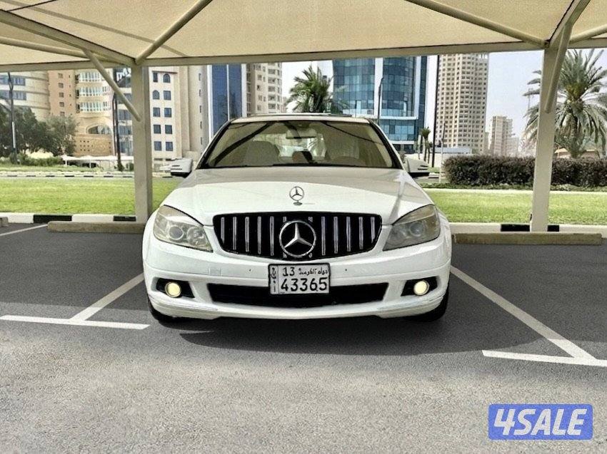 مرسيدس C300 - الموديل2010 - العداد:2401