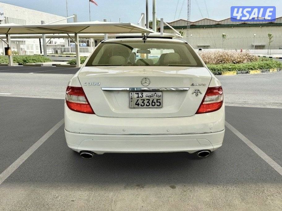 مرسيدس C300 - الموديل2010 - العداد:2405