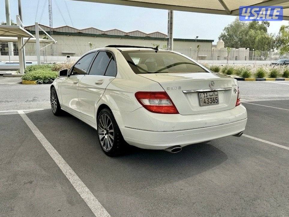 مرسيدس C300 - الموديل2010 - العداد:2404