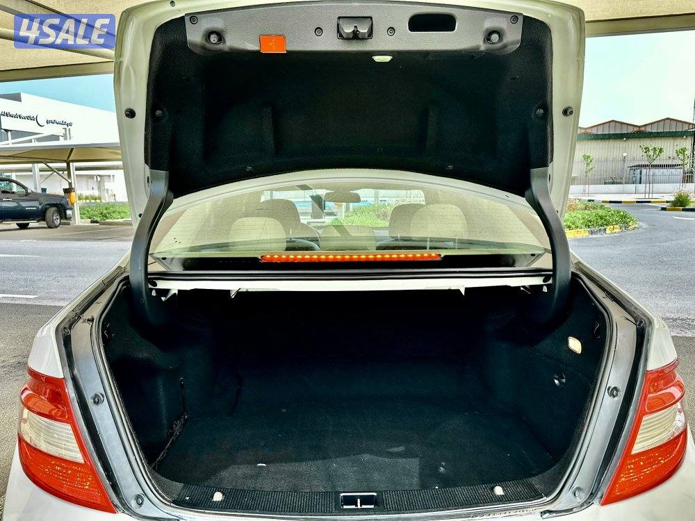 مرسيدس C300 - الموديل2010 - العداد:24012