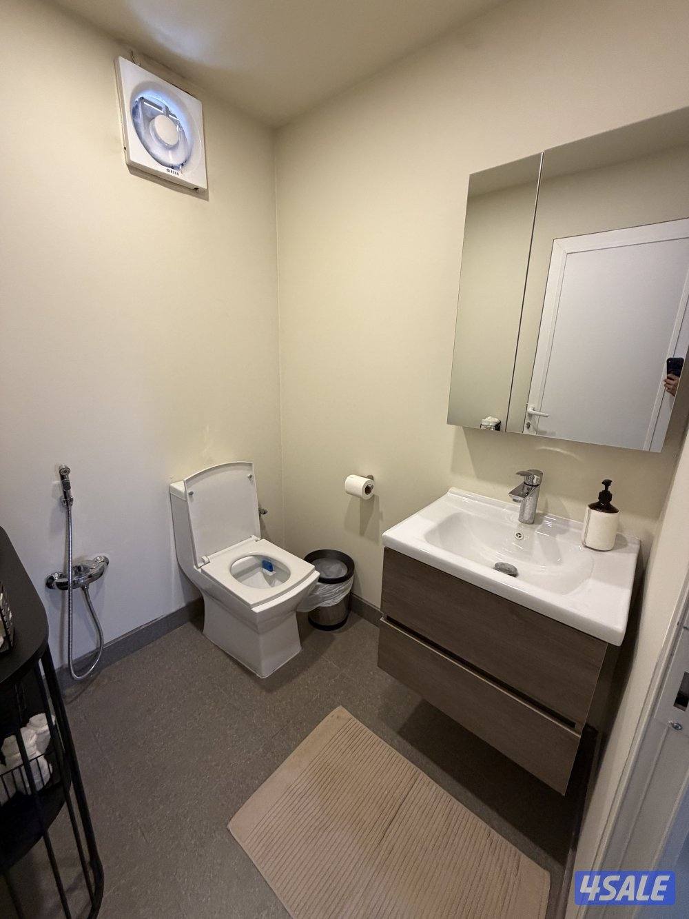 للبيع شاليه ثابت 9 في 5 مع مطبخ و حمام1