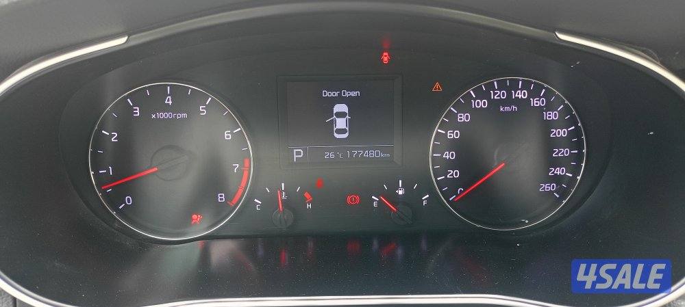 للبيع كيا كارينز بحاله جيده جدا1