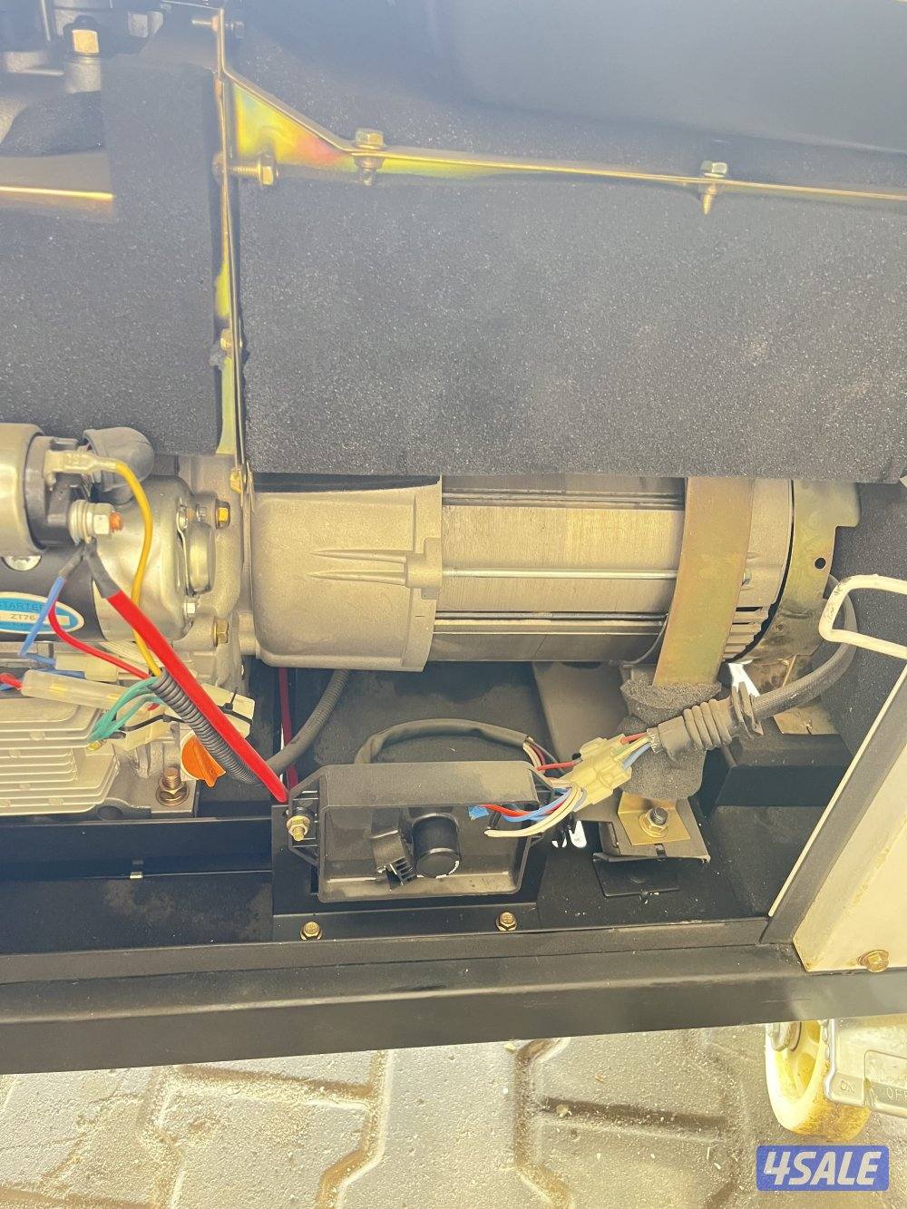 للبيع مكينه ديزل استعمال خفيف حجم 11500 صافي 80000