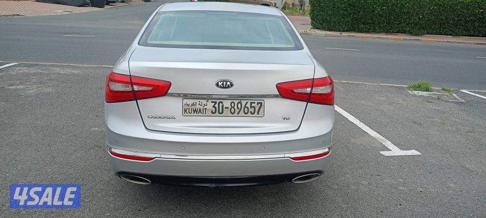 للبيع كيا كارينز بحاله جيده جدا5