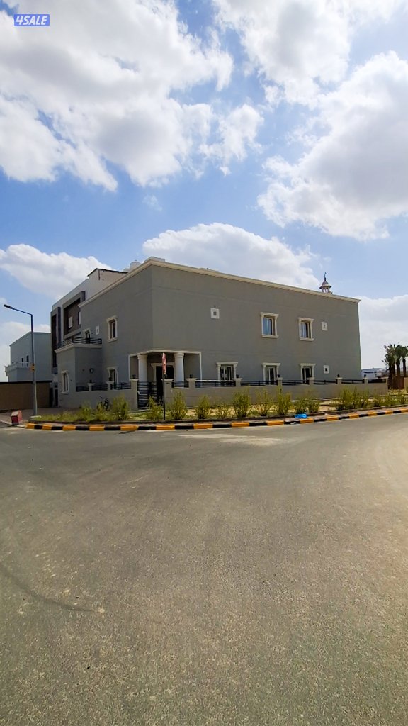 للايجار قسيمة زاوية في الوفــــرة السكنية ودورين وربع مع ارتداد كبير0