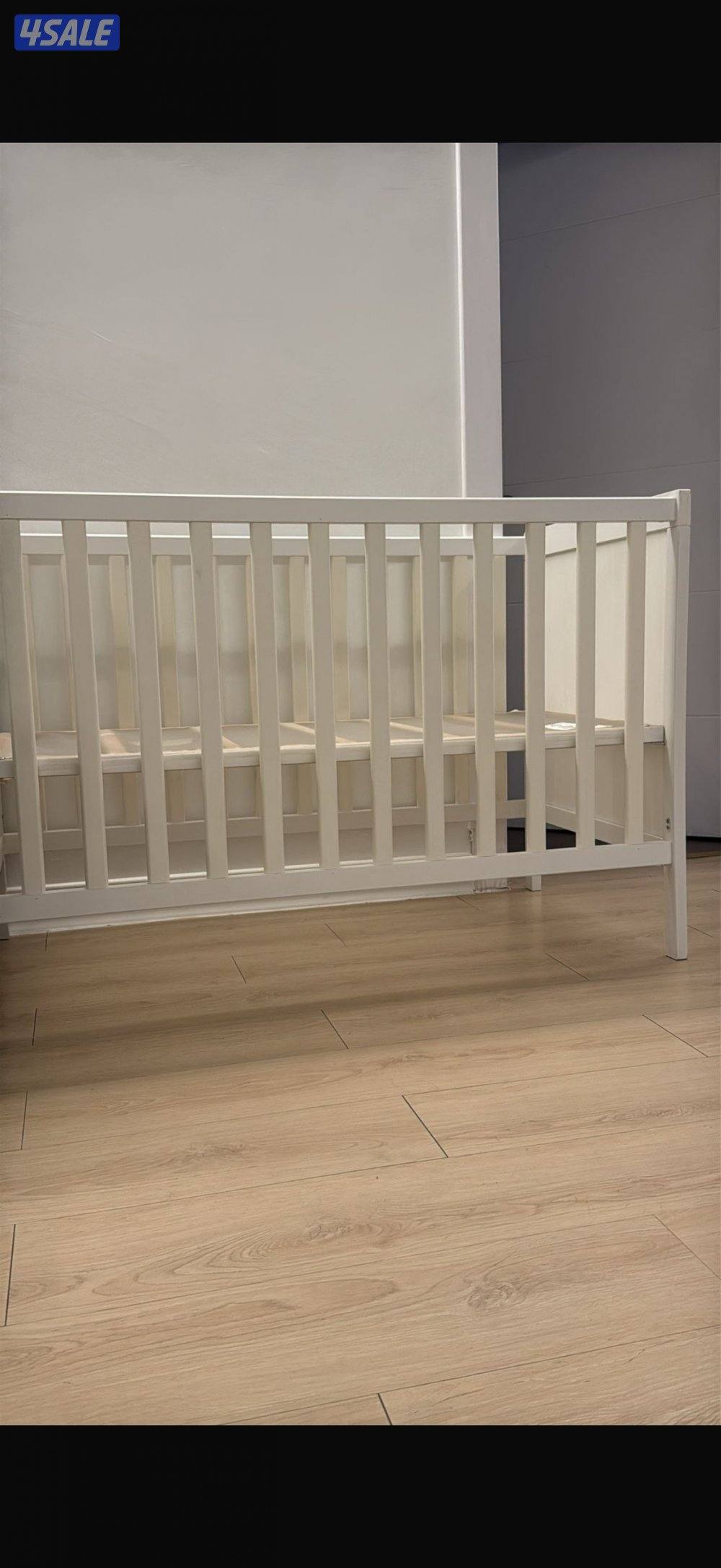 للبيع غرفة نوم من آت هوم وكبتات وسرير اطفال0